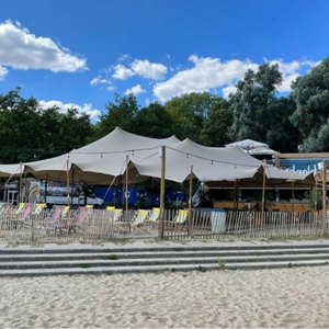 Complete Stretchtent set van 19.5 × 10.5 meter 