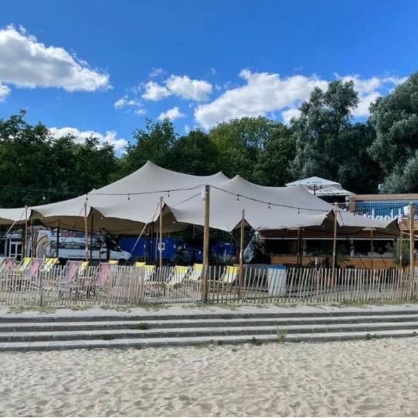 Complete Stretchtent set van 19.5 × 10.5 meter 